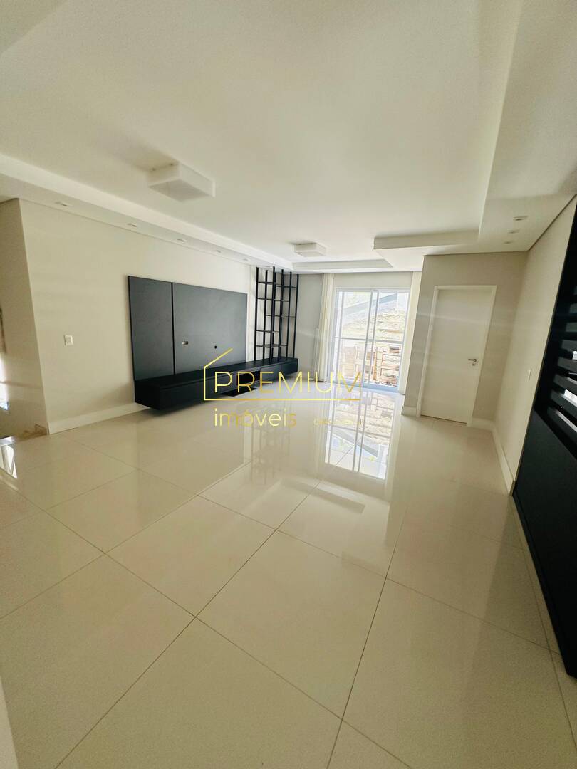 Casa à venda e aluguel com 4 quartos, 220m² - Foto 4