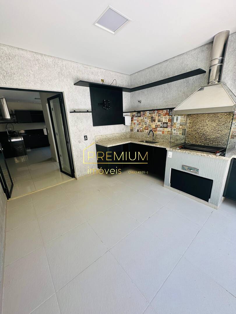 Casa à venda e aluguel com 4 quartos, 220m² - Foto 1