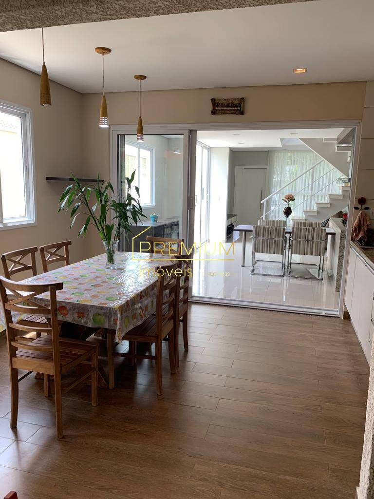 Casa à venda com 3 quartos, 161m² - Foto 2