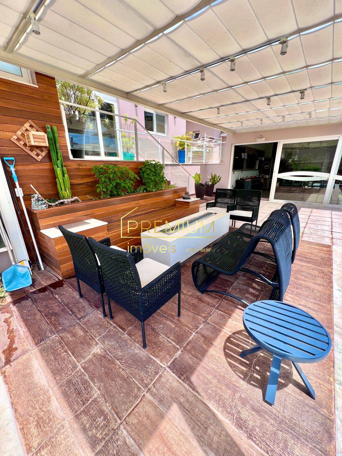 Casa à venda com 4 quartos, 618m² - Foto 4