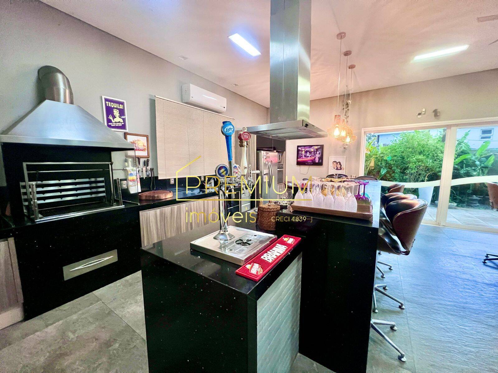 Casa à venda com 4 quartos, 618m² - Foto 2