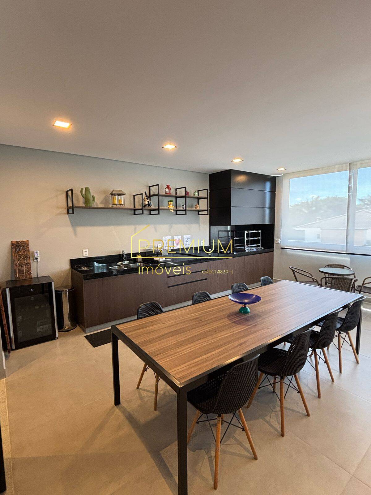 Casa à venda com 3 quartos, 298m² - Foto 2