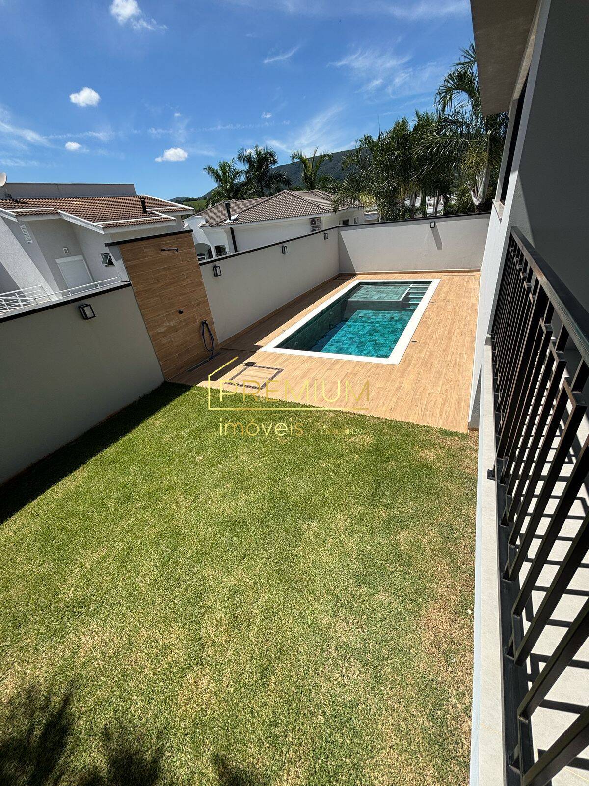 Casa à venda com 3 quartos, 298m² - Foto 8
