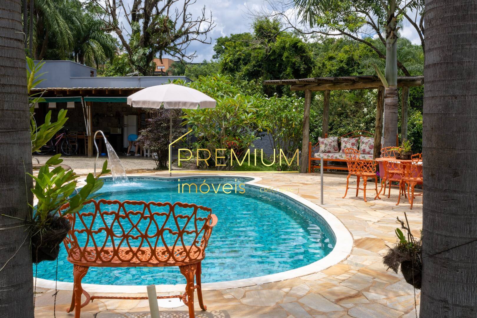 Casa de Condomínio à venda com 3 quartos, 240m² - Foto 2