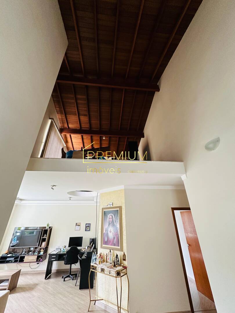 Casa à venda com 3 quartos, 346m² - Foto 3