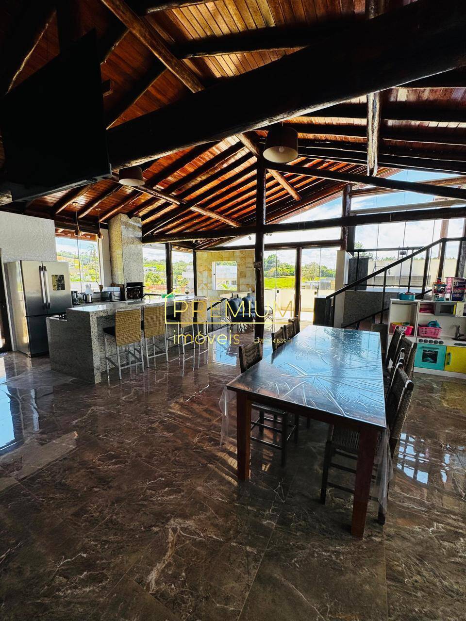 Casa à venda com 4 quartos, 240m² - Foto 4