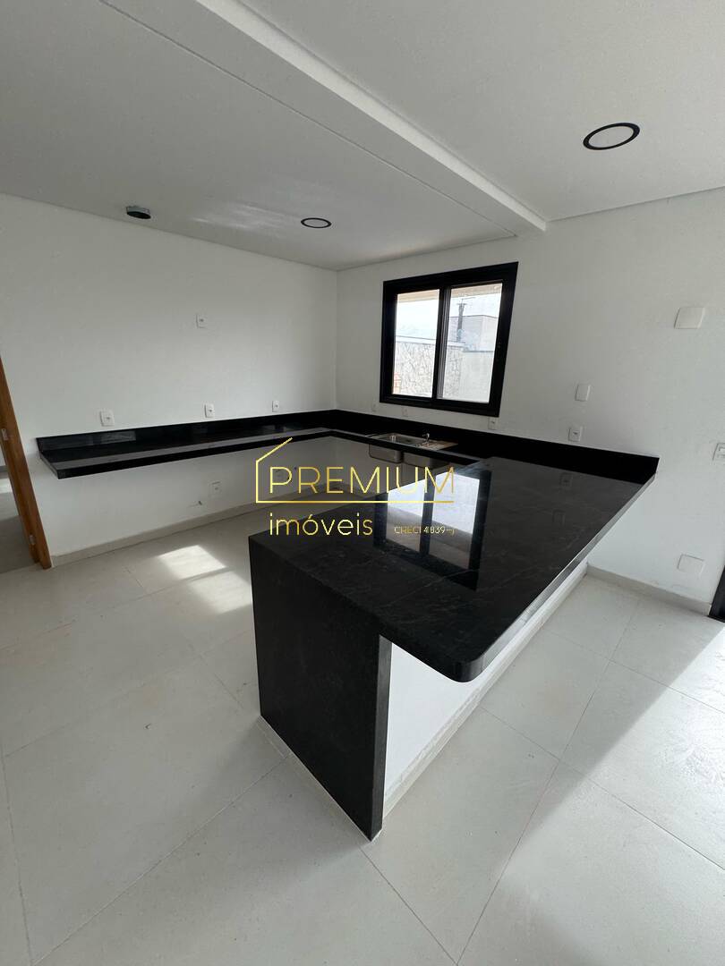 Casa à venda com 3 quartos, 300m² - Foto 4