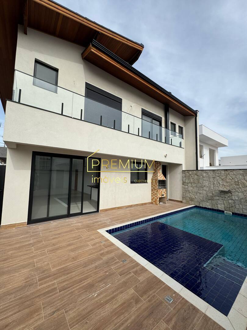 Casa à venda com 3 quartos, 300m² - Foto 1