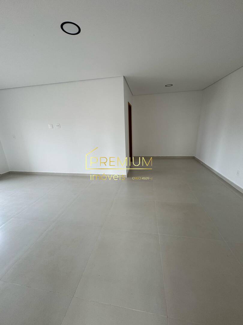 Casa à venda com 3 quartos, 300m² - Foto 2