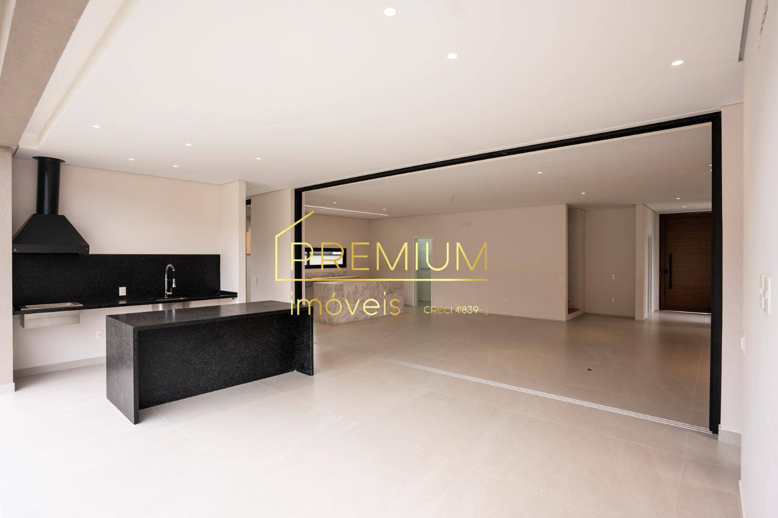Casa à venda com 4 quartos, 348m² - Foto 2