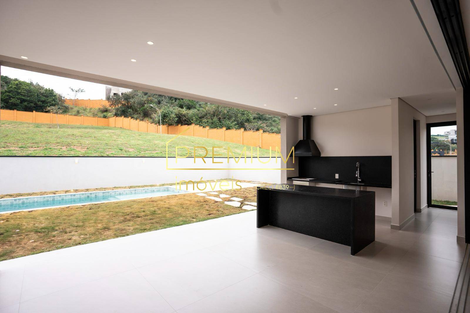 Casa à venda com 4 quartos, 348m² - Foto 1