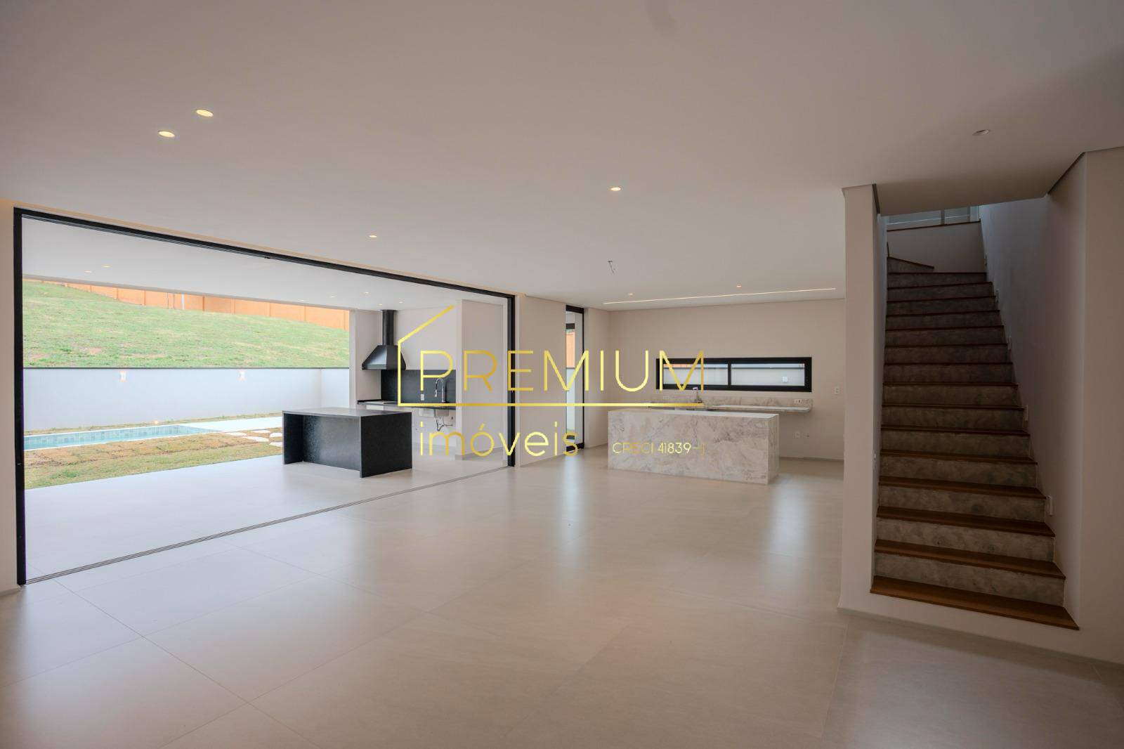 Casa à venda com 4 quartos, 348m² - Foto 14