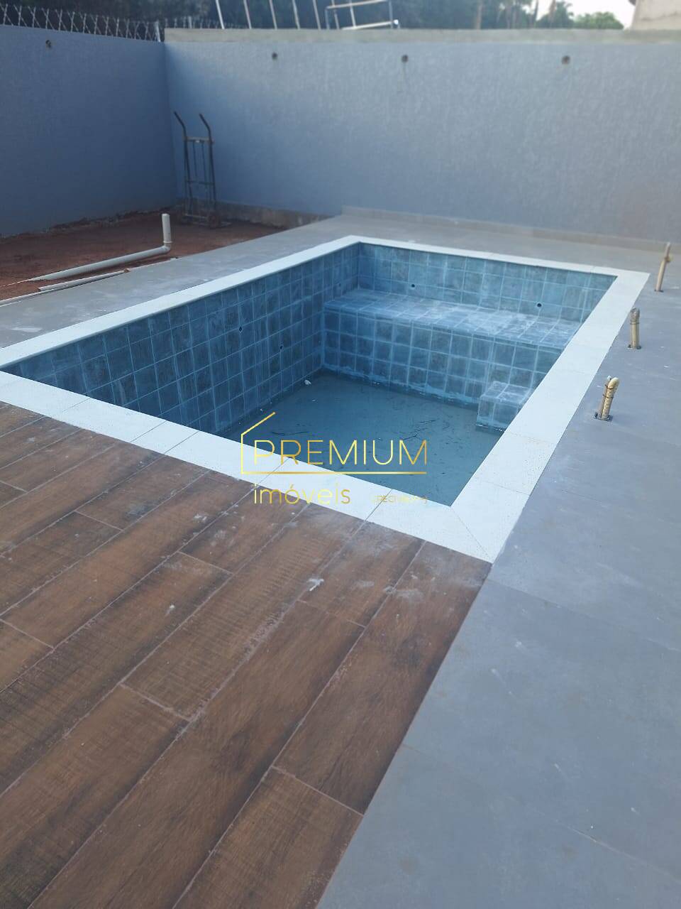 Casa à venda com 4 quartos, 204m² - Foto 2