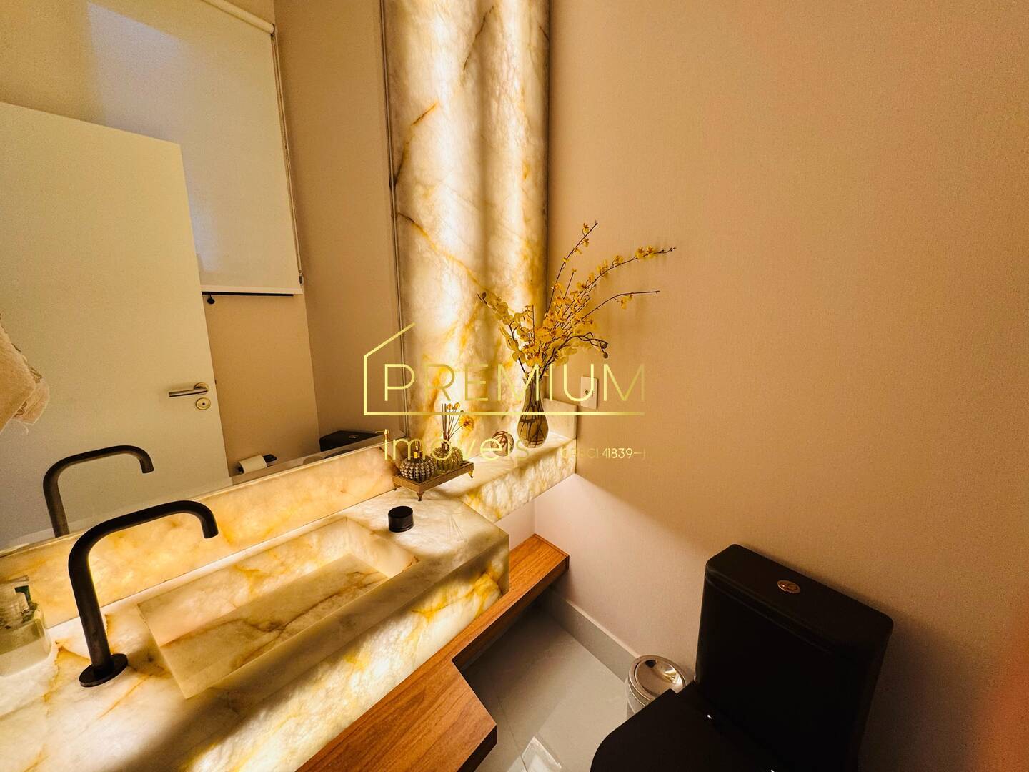 Casa à venda com 3 quartos, 338m² - Foto 2