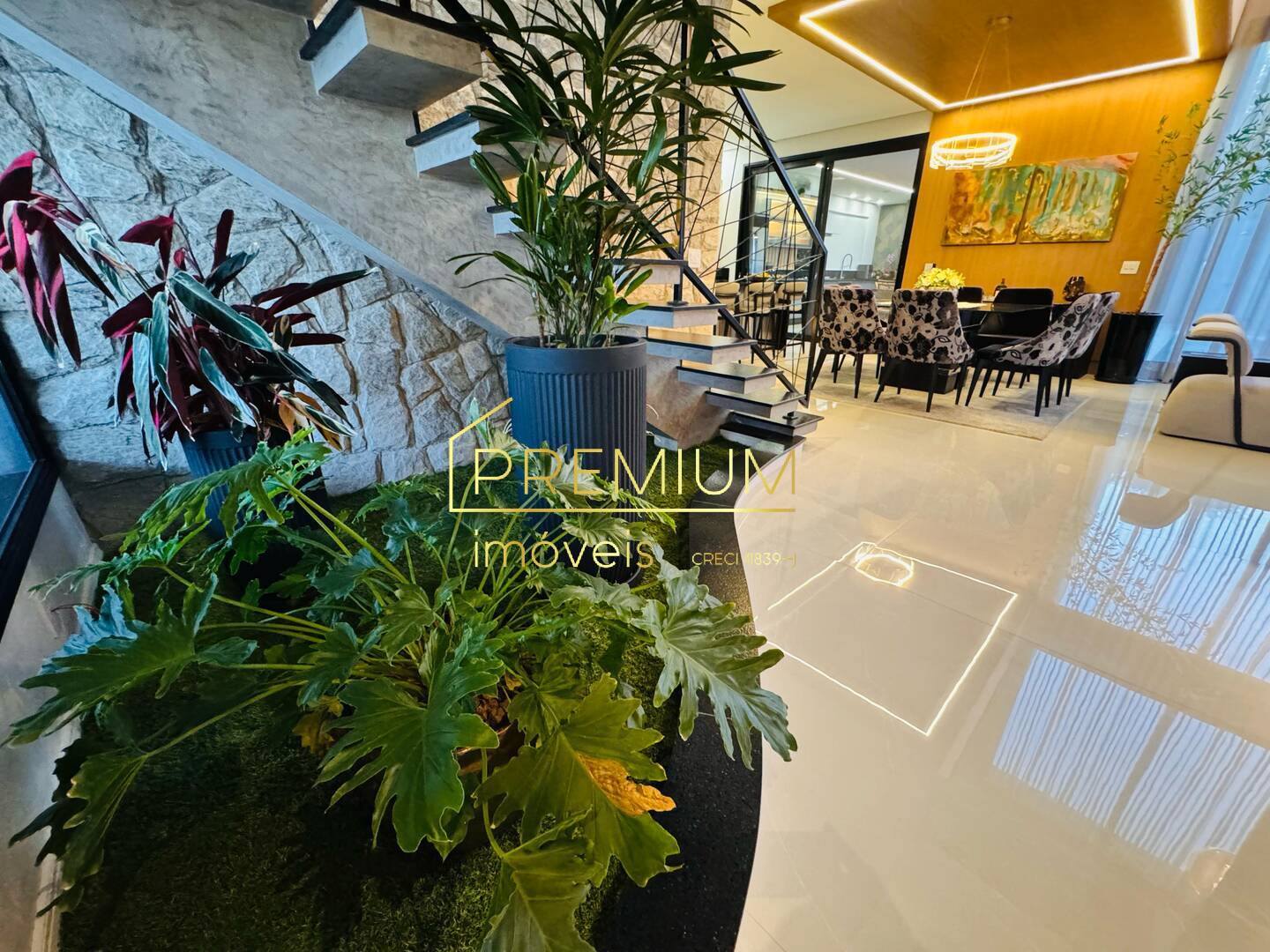 Casa à venda com 3 quartos, 338m² - Foto 4