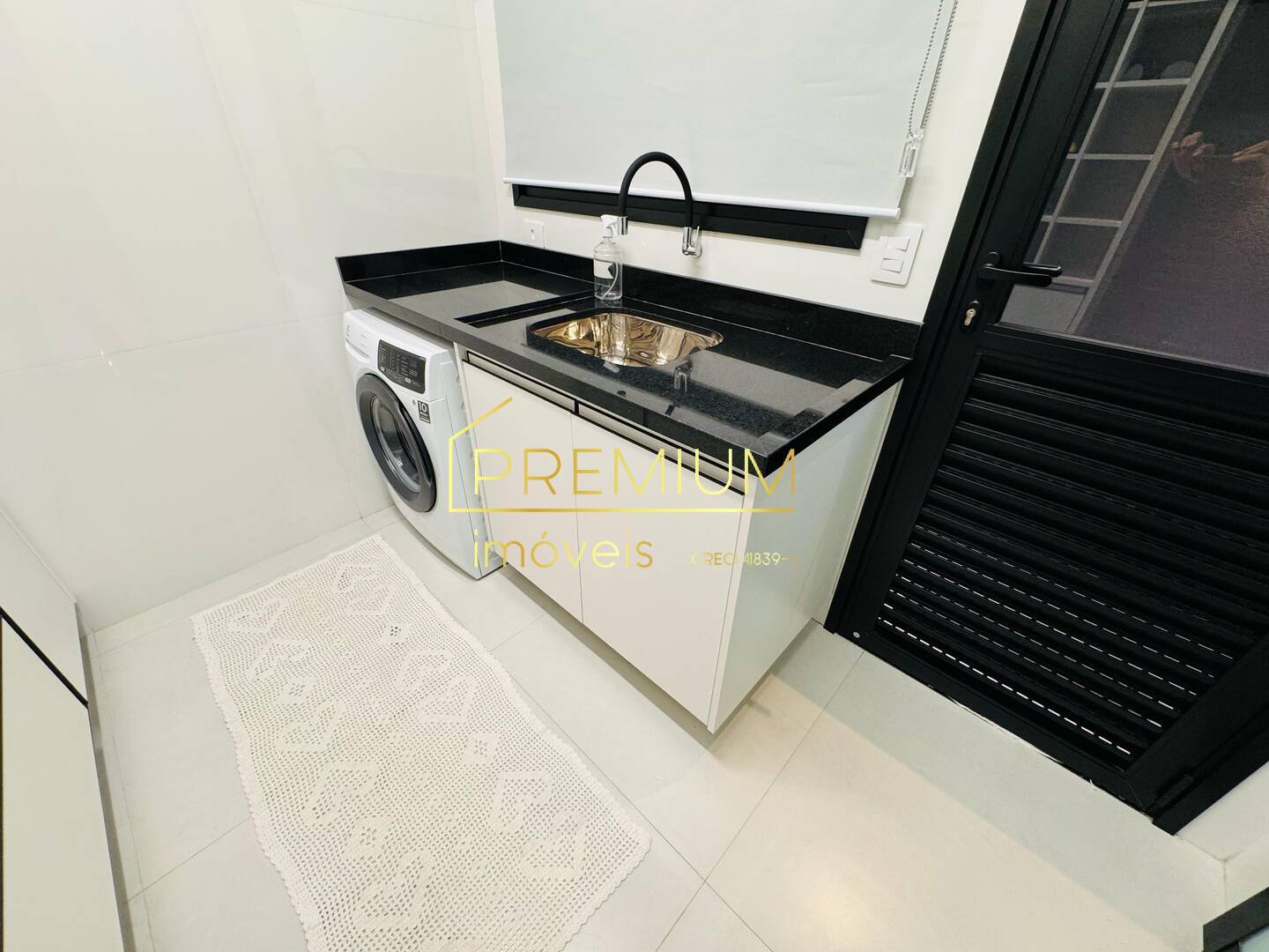 Casa à venda com 3 quartos, 338m² - Foto 14