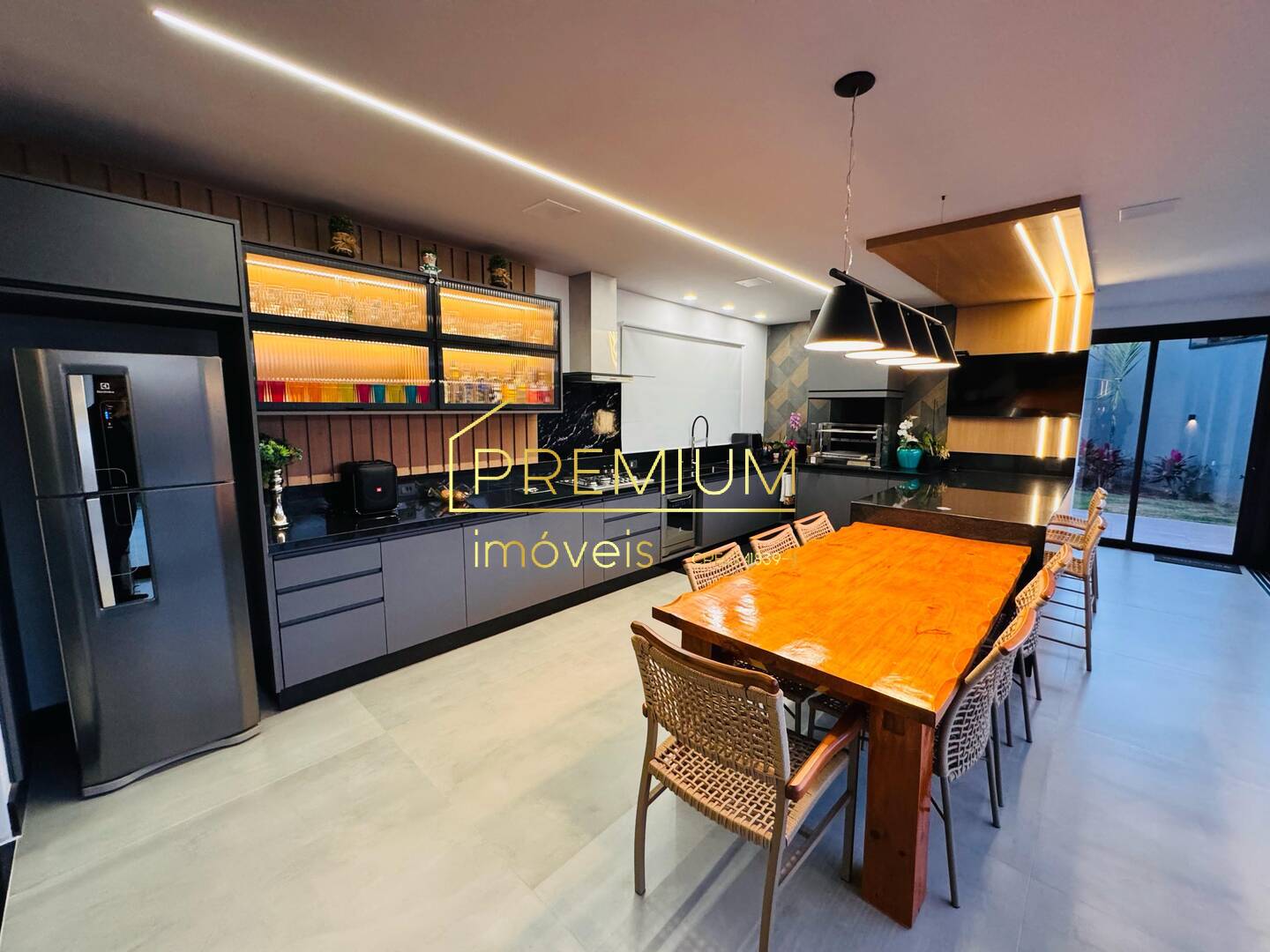 Casa à venda com 3 quartos, 338m² - Foto 15