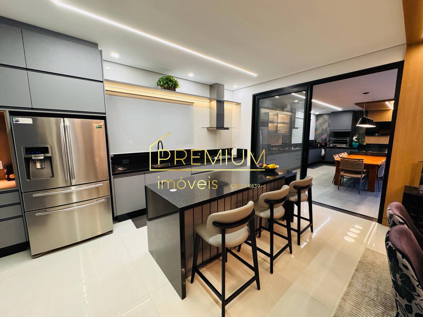Casa à venda com 3 quartos, 338m² - Foto 16