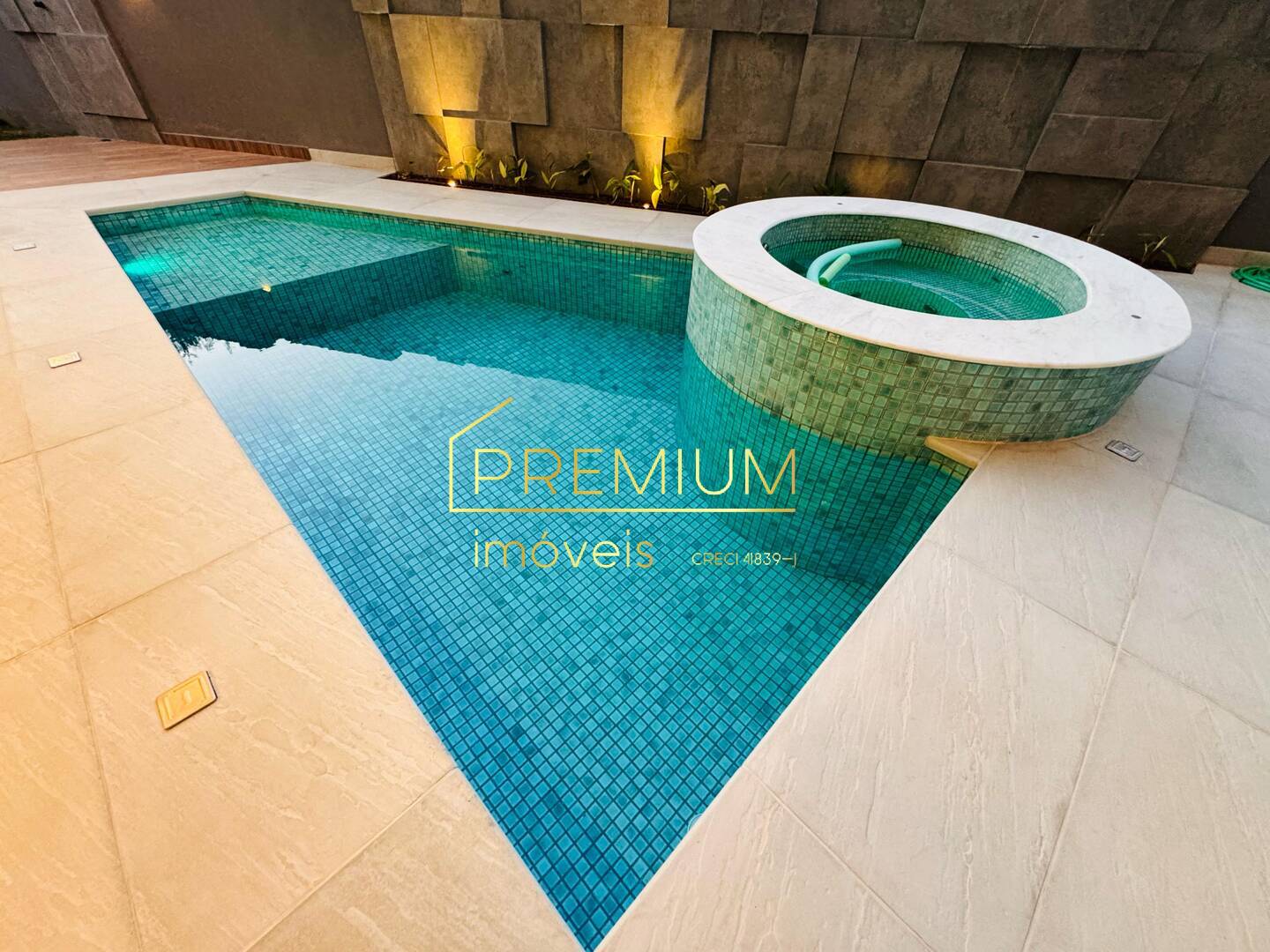Casa à venda com 3 quartos, 338m² - Foto 18