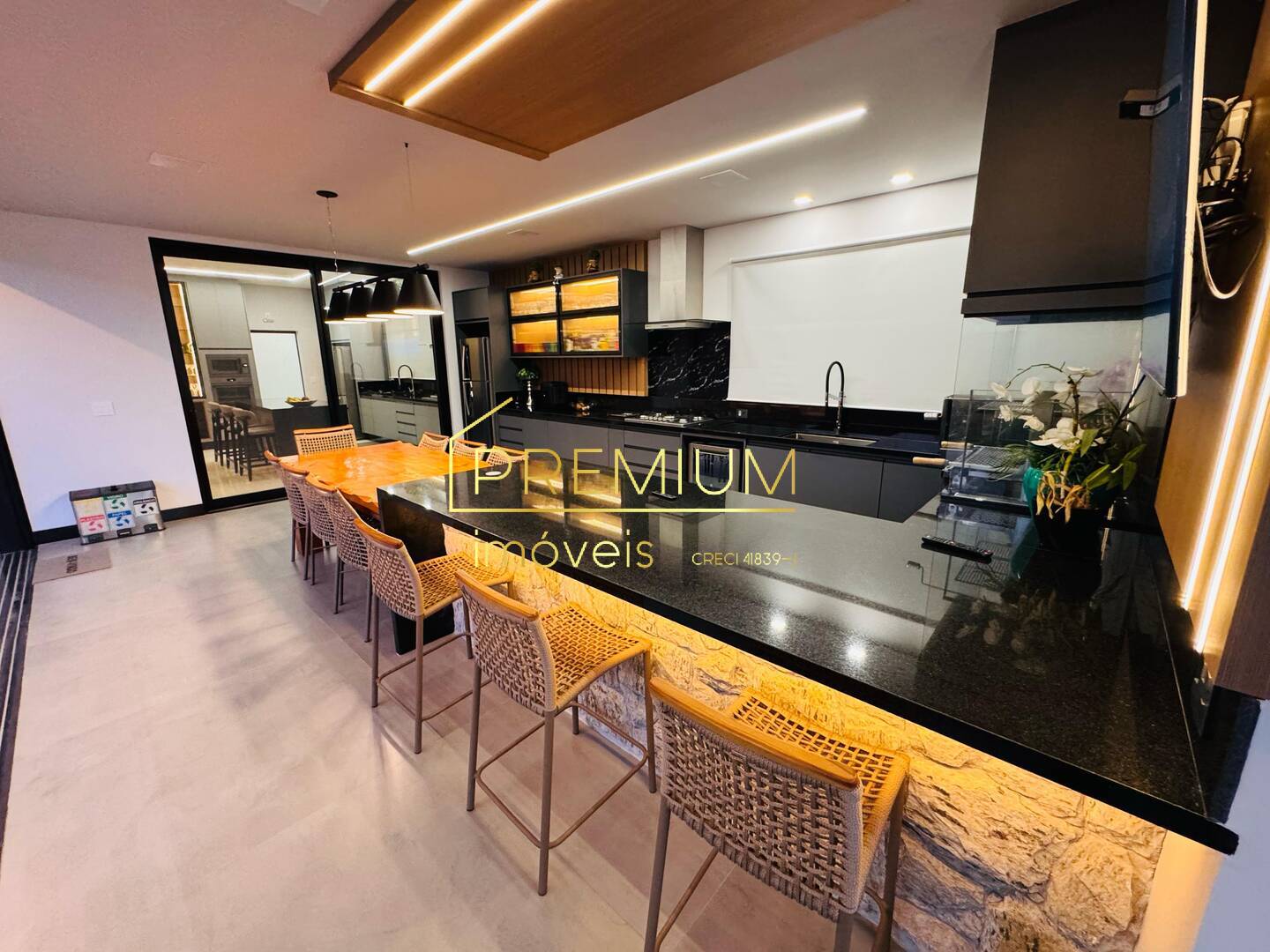 Casa à venda com 3 quartos, 338m² - Foto 20