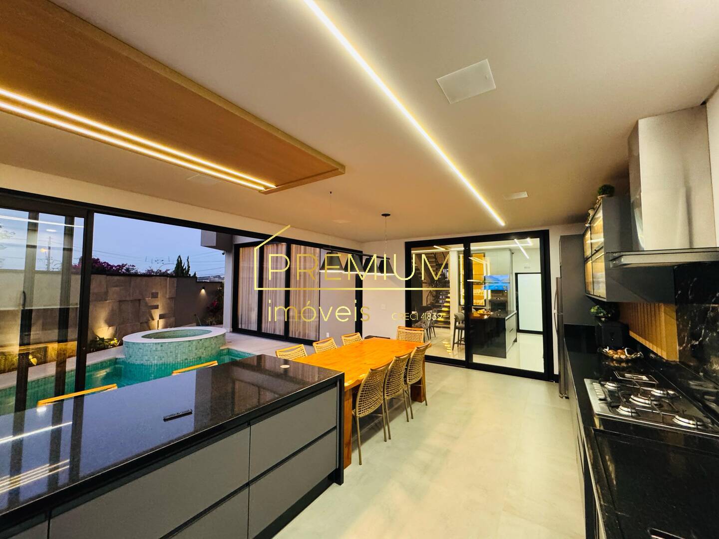 Casa à venda com 3 quartos, 338m² - Foto 26