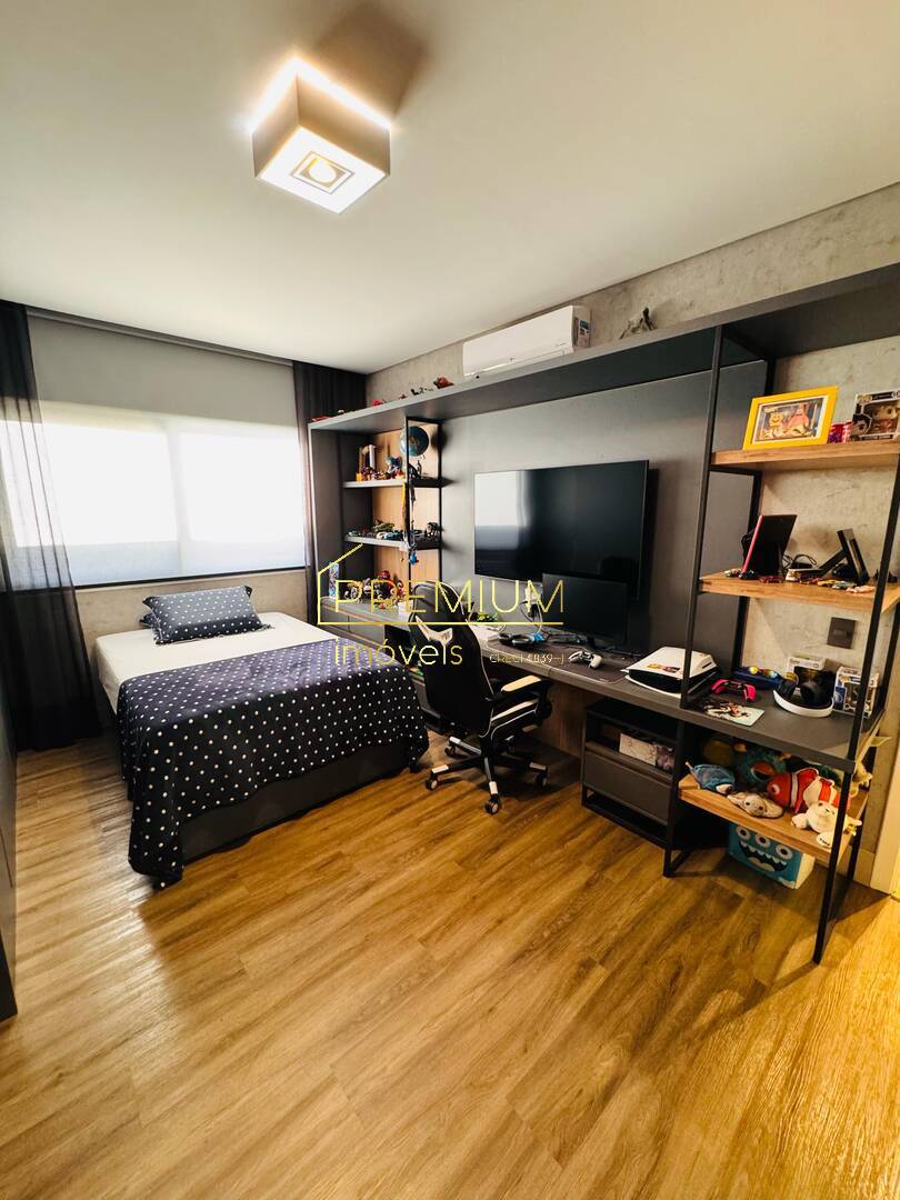 Casa à venda com 3 quartos, 250m² - Foto 2