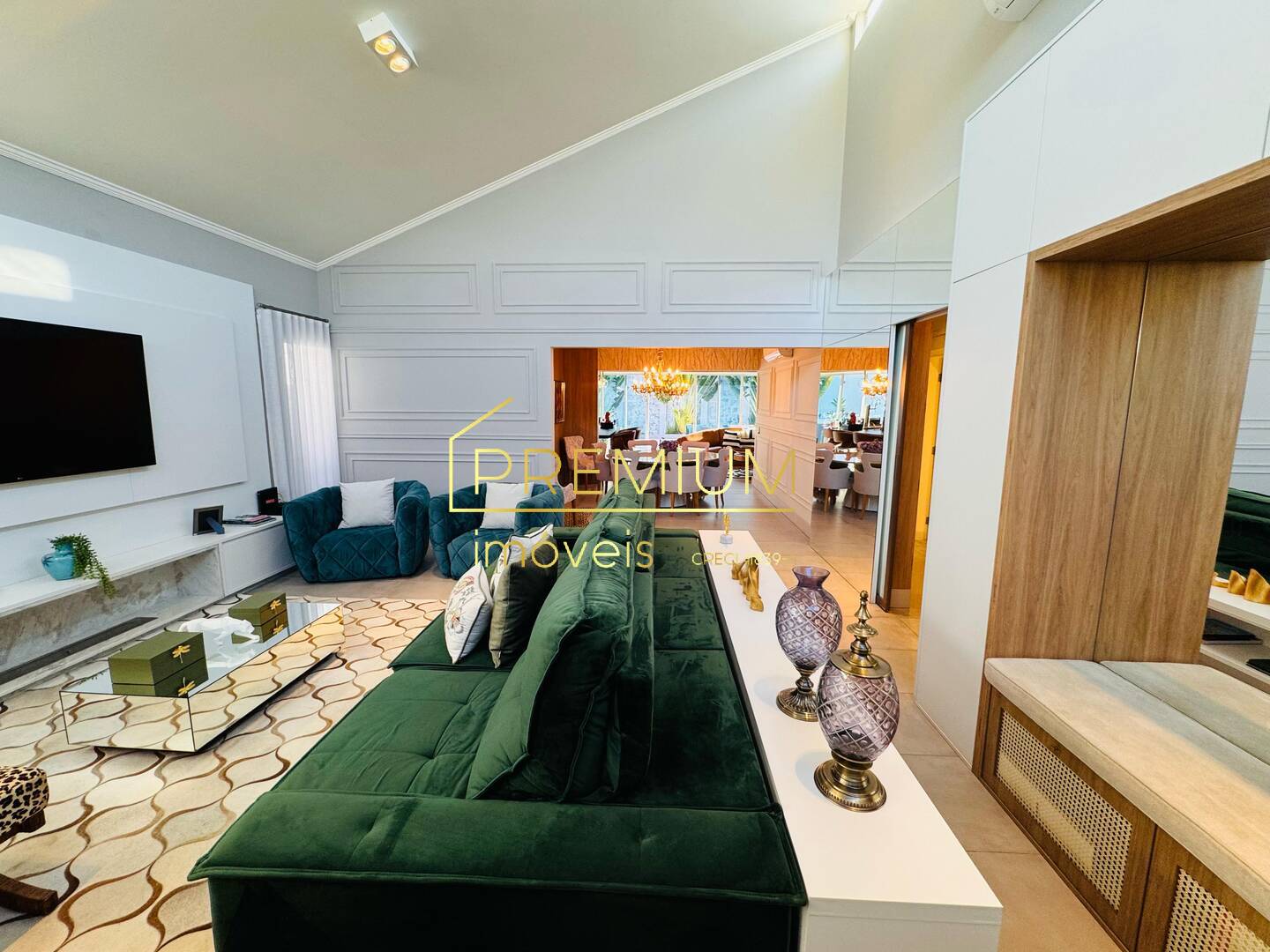 Casa à venda com 3 quartos, 250m² - Foto 1