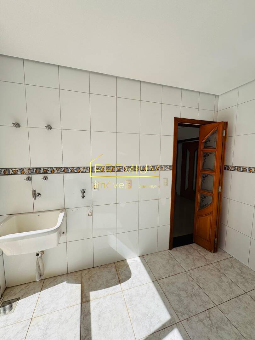 Casa para alugar com 4 quartos, 427m² - Foto 3