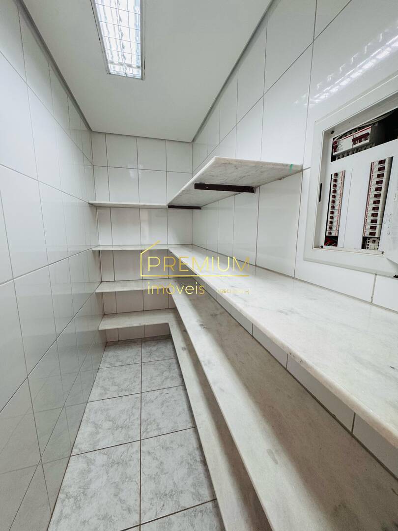 Casa para alugar com 4 quartos, 427m² - Foto 5
