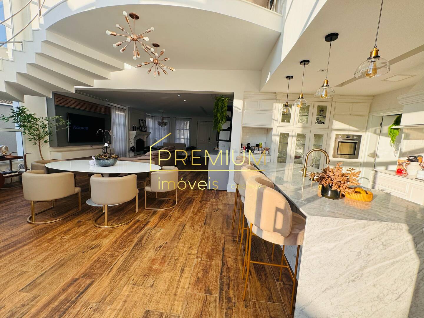 Casa à venda com 4 quartos, 340m² - Foto 1