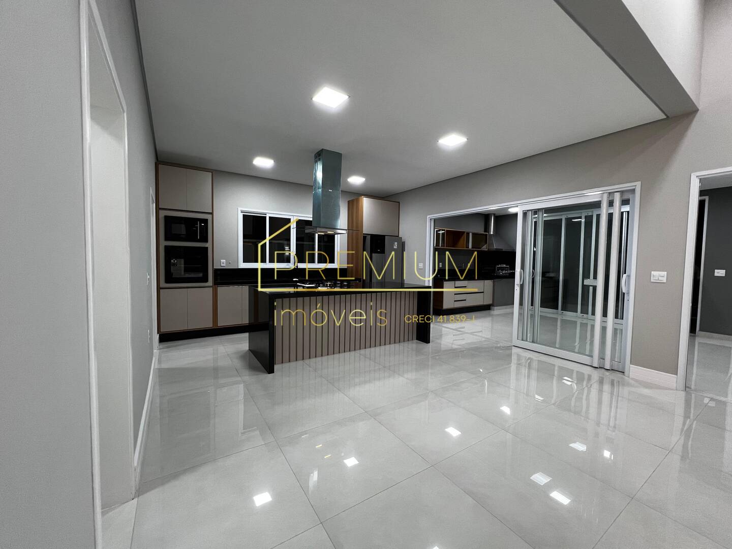 Casa, 4 quartos, 340 m² - Foto 1