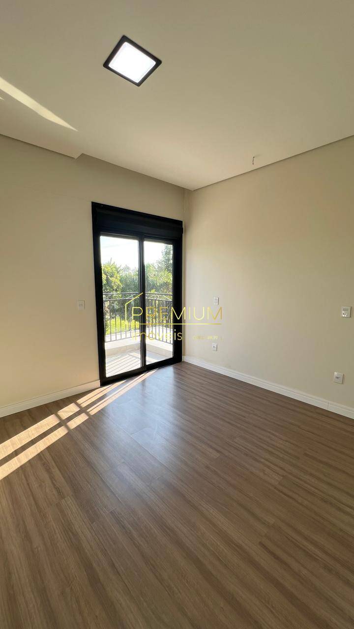 Casa à venda com 4 quartos, 157m² - Foto 2