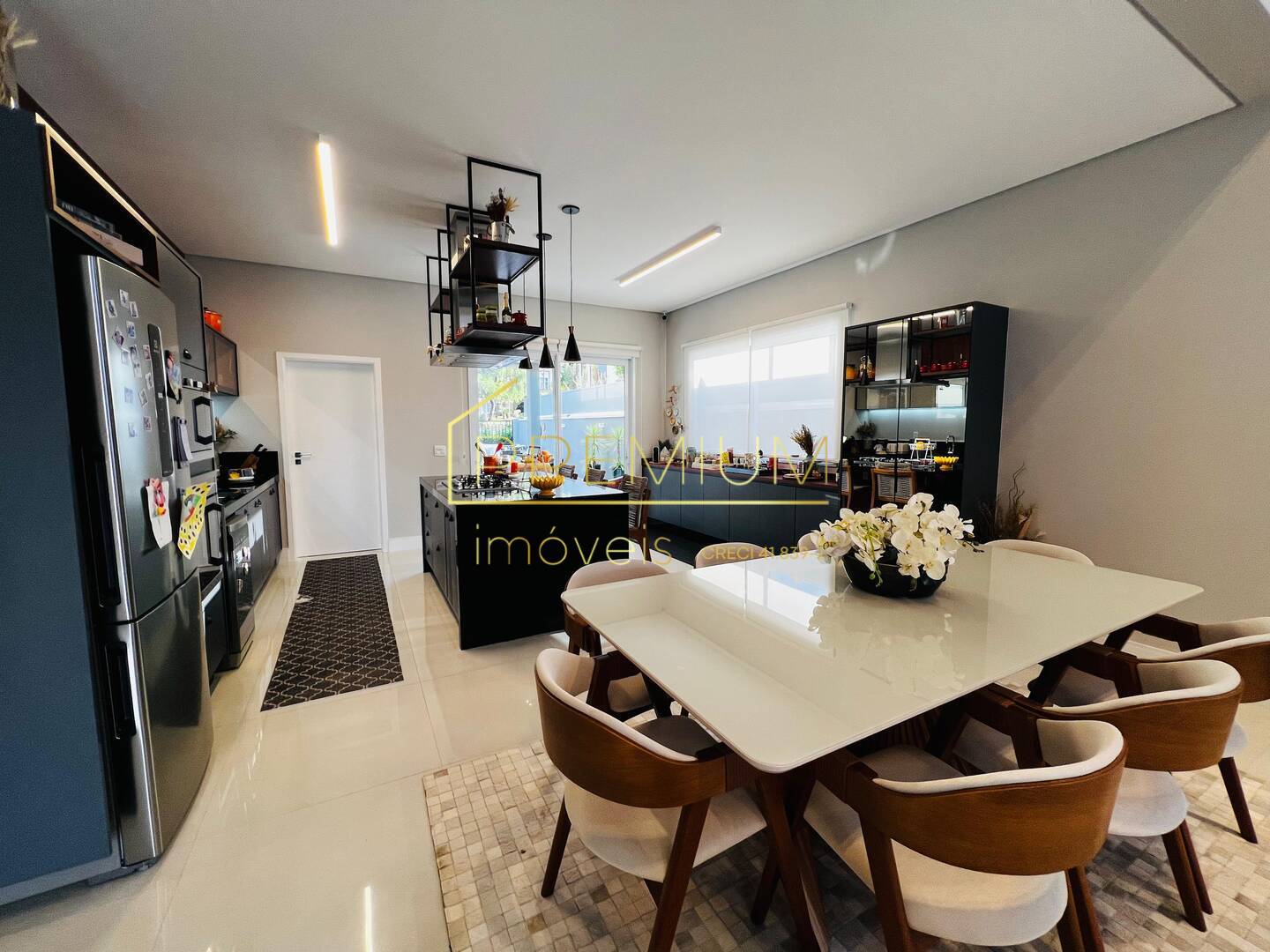 Casa, 3 quartos, 221 m² - Foto 1