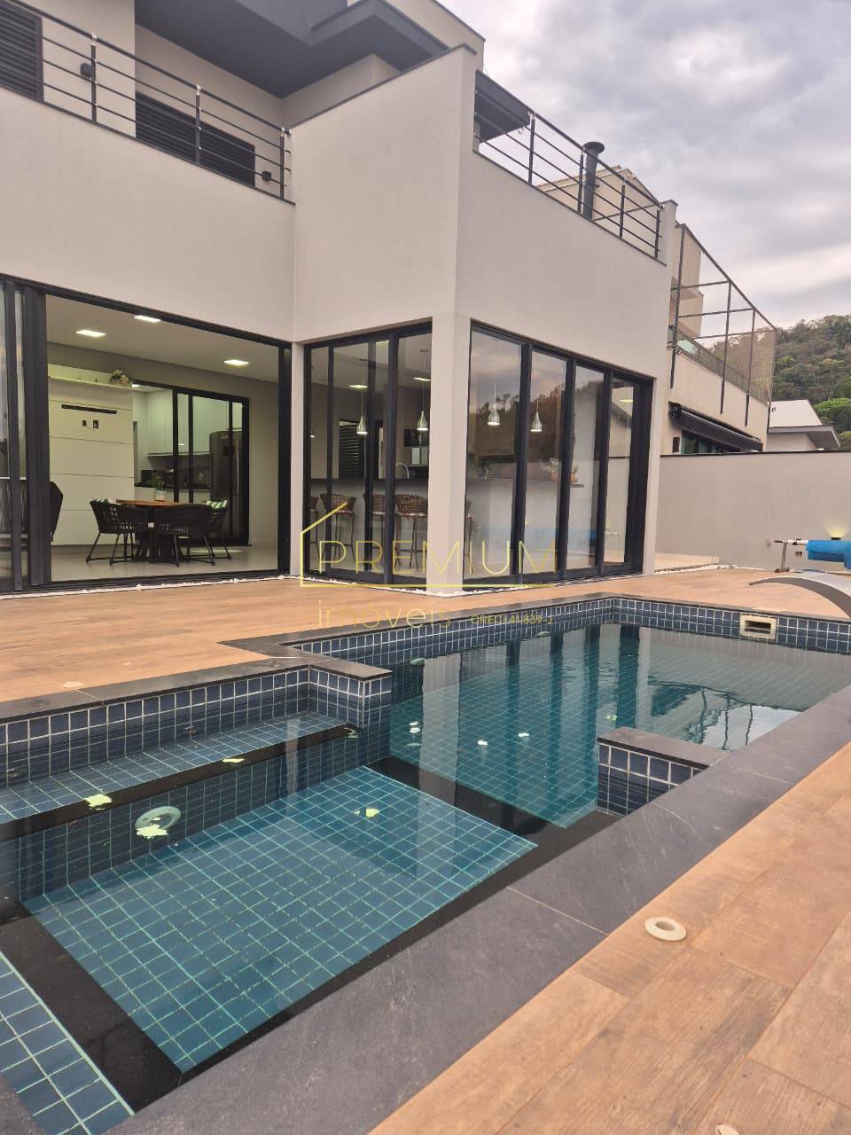 Casa, 4 quartos, 280 m² - Foto 1