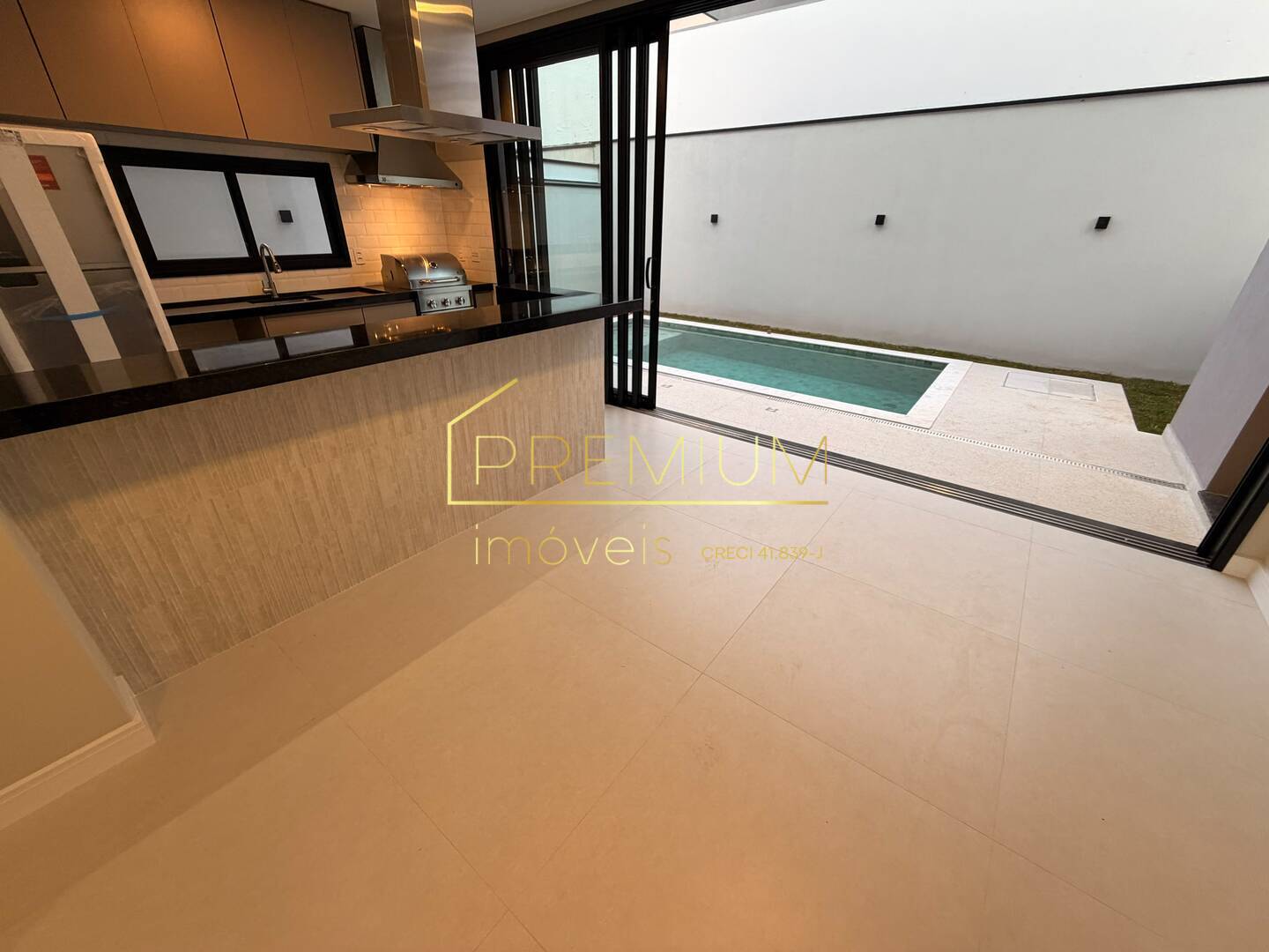 Casa, 4 quartos, 230 m² - Foto 2
