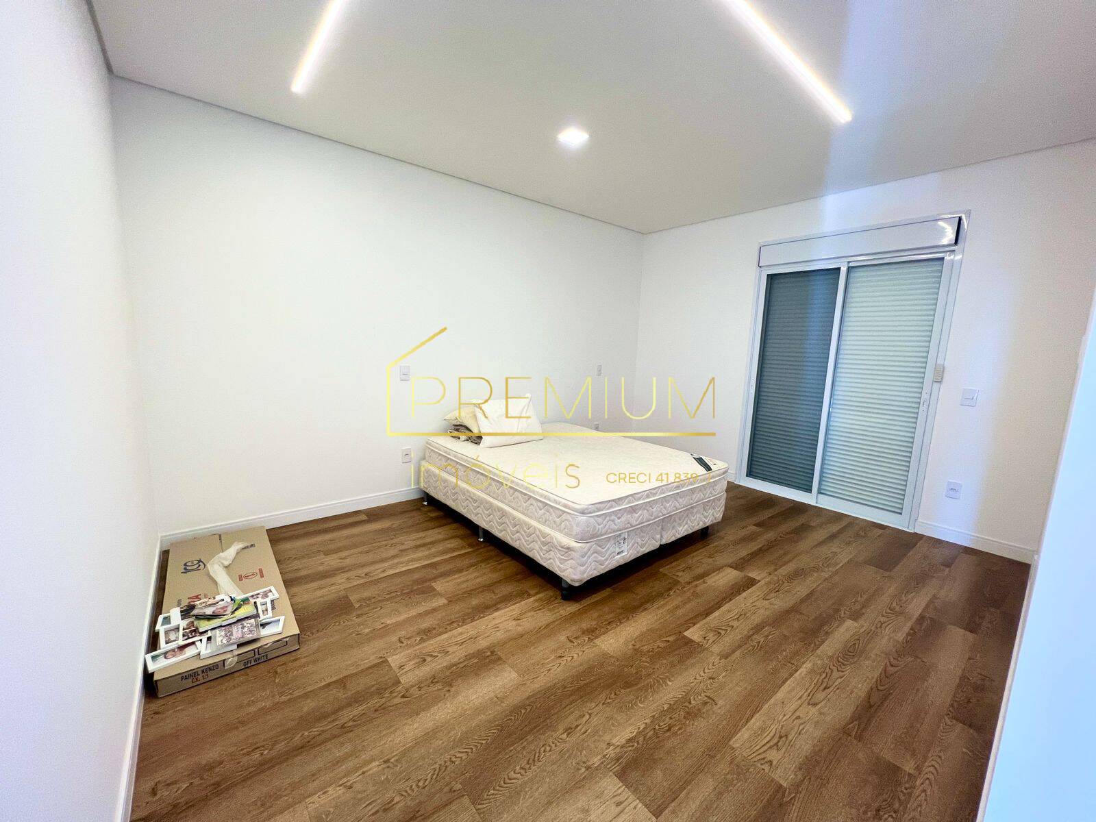 Casa, 4 quartos, 270 m² - Foto 9