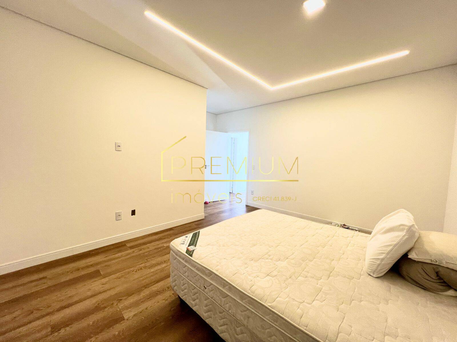 Casa, 4 quartos, 270 m² - Foto 2