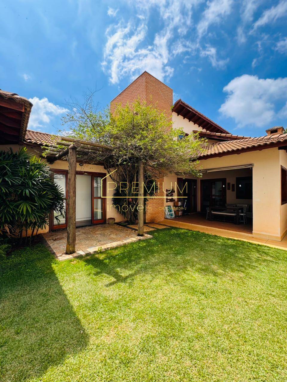 Casa, 3 quartos, 208 m² - Foto 1